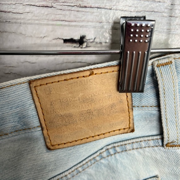 Levi’s 501 jean shorts size 26 - Picture 5 of 9